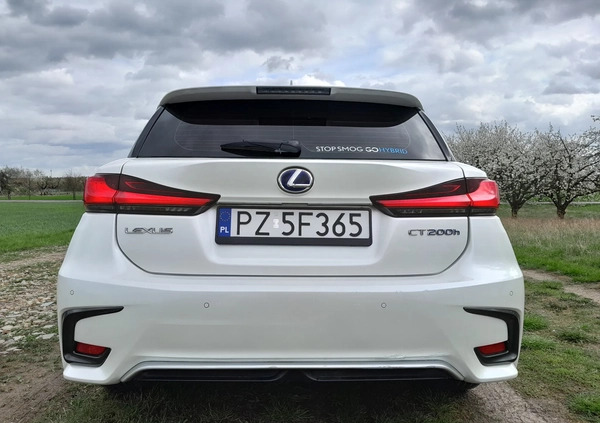 Lexus CT cena 74900 przebieg: 185000, rok produkcji 2020 z Mikołajki małe 211